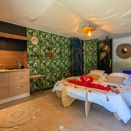 Le Vésuve Avec Jaccuzi Saint-Genis-de-Saintonge