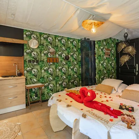 Le Vesuve Avec Jaccuzi Lejlighed Saint-Genis-de-Saintonge