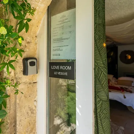 Le Vesuve Avec Jaccuzi Apartment